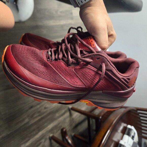 Topo  athletic - Picture 2 of 11